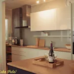 דירה Modern And Elegant In A Quiet Part Of פולה