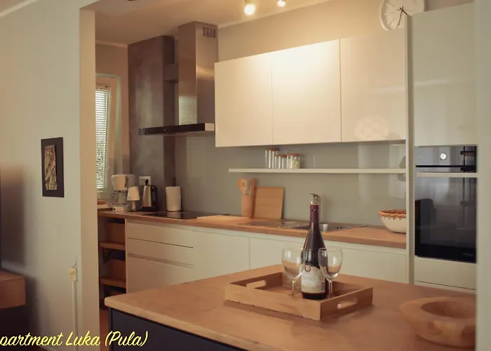 Διαμέρισμα Modern And Elegant In A Quiet Part Of Πούλα