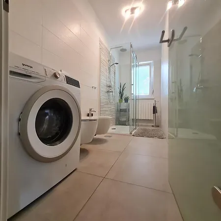 Modern And Elegant In A Quiet Part Of Пула