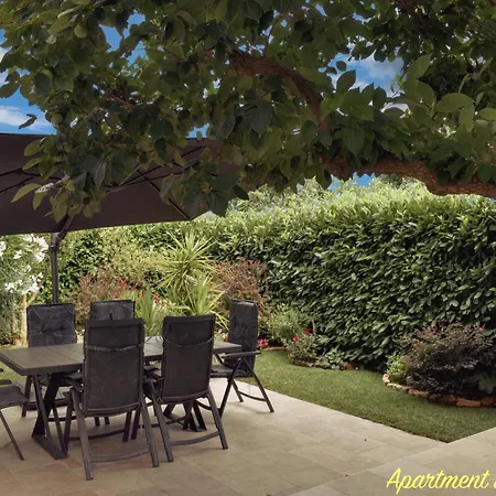 Modern And Elegant In A Quiet Part Of Appartement *