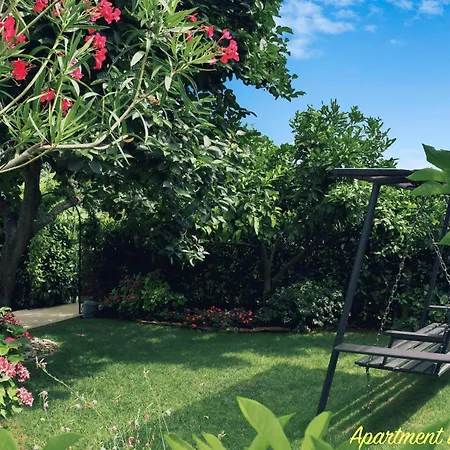 Modern And Elegant In A Quiet Part Of アパート プーラ