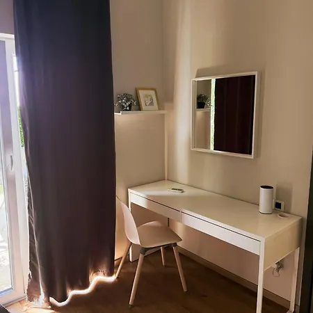 Modern And Elegant In A Quiet Part Of Appartement *