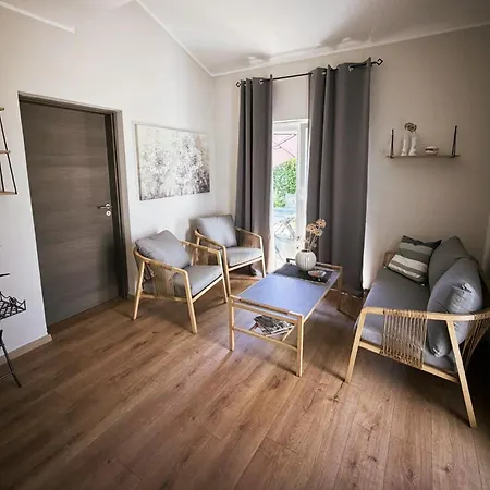 Modern And Elegant In A Quiet Part Of Appartement *